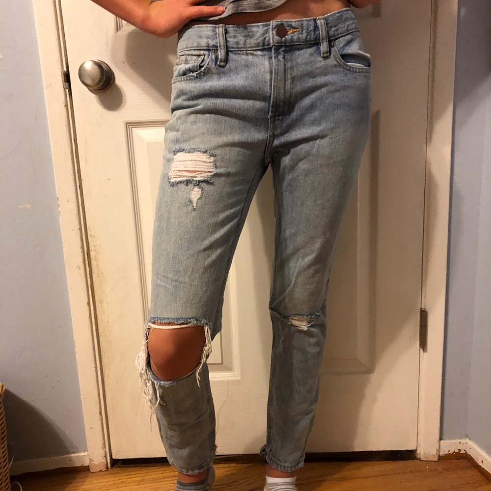 BDG Low Rise Ripped Girlfriend Jeans